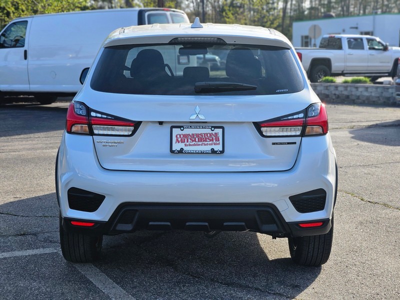 Mitsubishi Outlander Sport Vehicle Full-screen Gallery Image 04