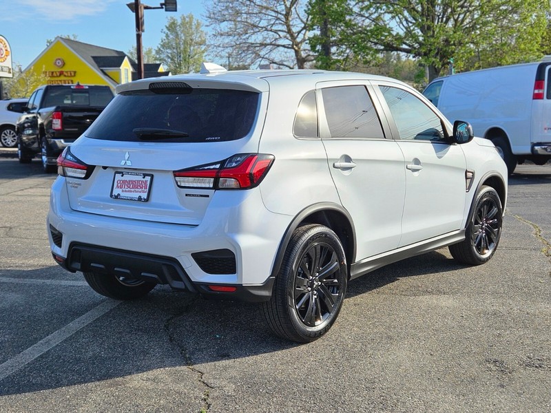 Mitsubishi Outlander Sport Vehicle Full-screen Gallery Image 05
