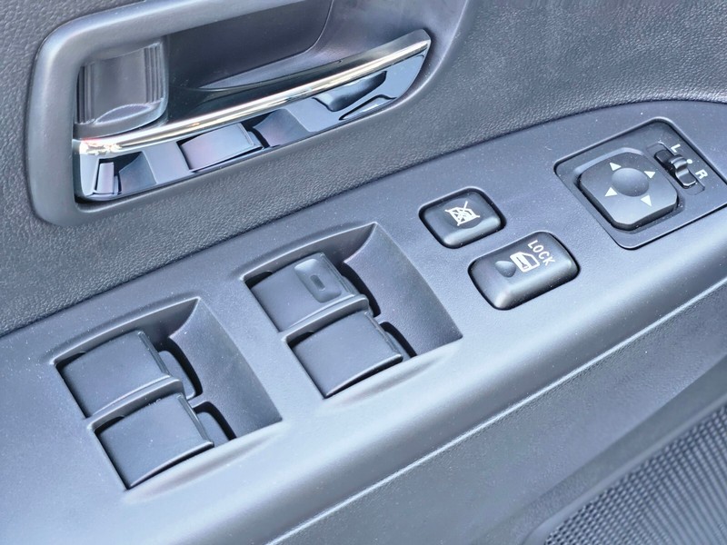 Mitsubishi Outlander Sport Vehicle Full-screen Gallery Image 16