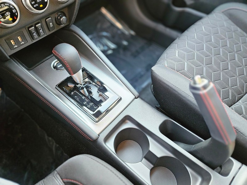 Mitsubishi Outlander Sport Vehicle Full-screen Gallery Image 19