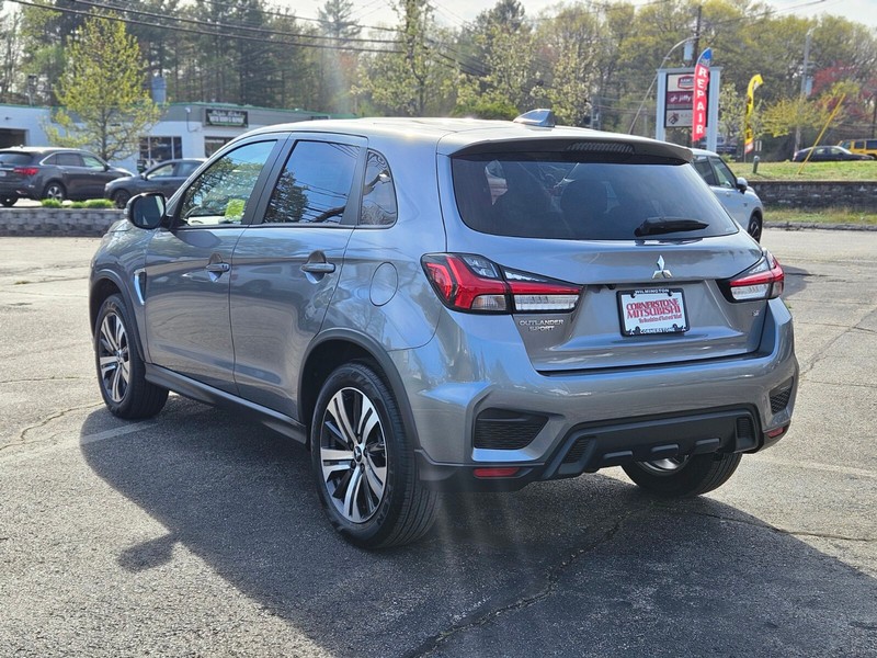 Mitsubishi Outlander Sport Vehicle Full-screen Gallery Image 03