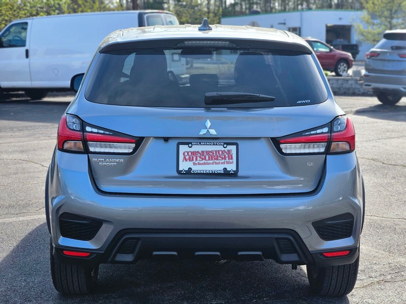 Mitsubishi Outlander Sport Vehicle Full-screen Gallery Image 04