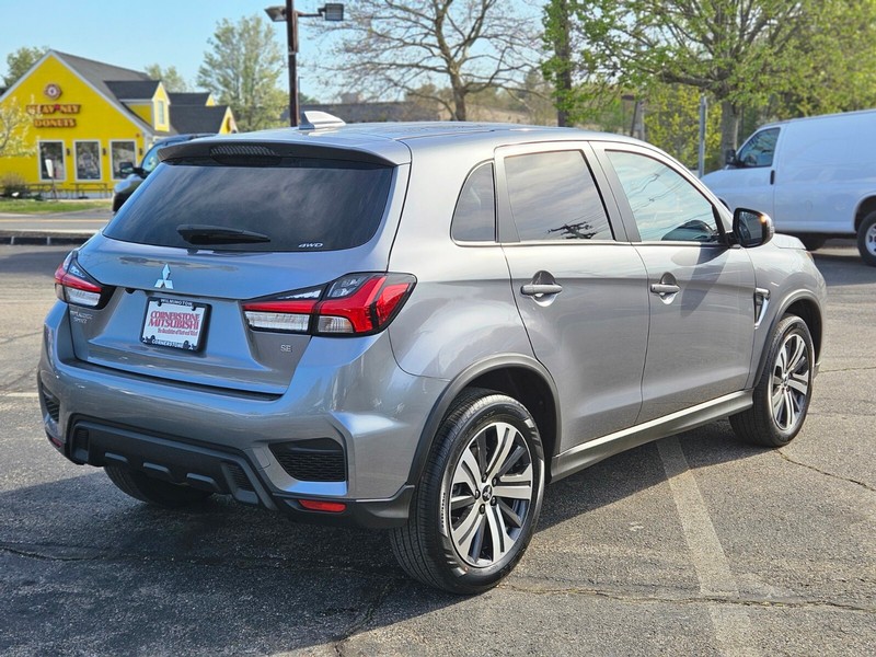 Mitsubishi Outlander Sport Vehicle Full-screen Gallery Image 05