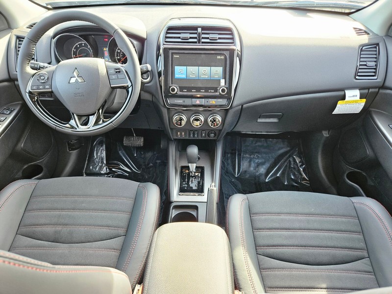 Mitsubishi Outlander Sport Vehicle Full-screen Gallery Image 12