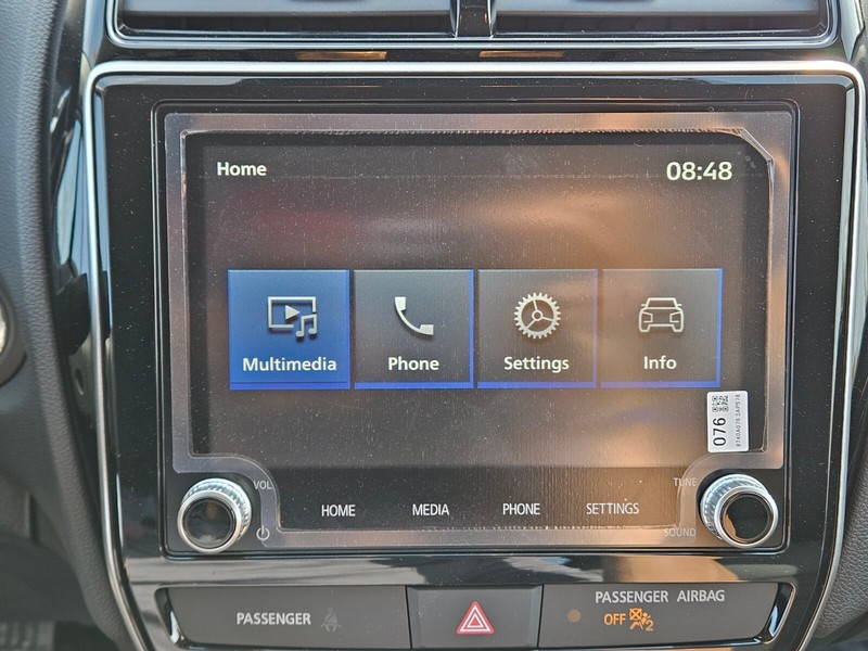 Mitsubishi Outlander Sport Vehicle Full-screen Gallery Image 17