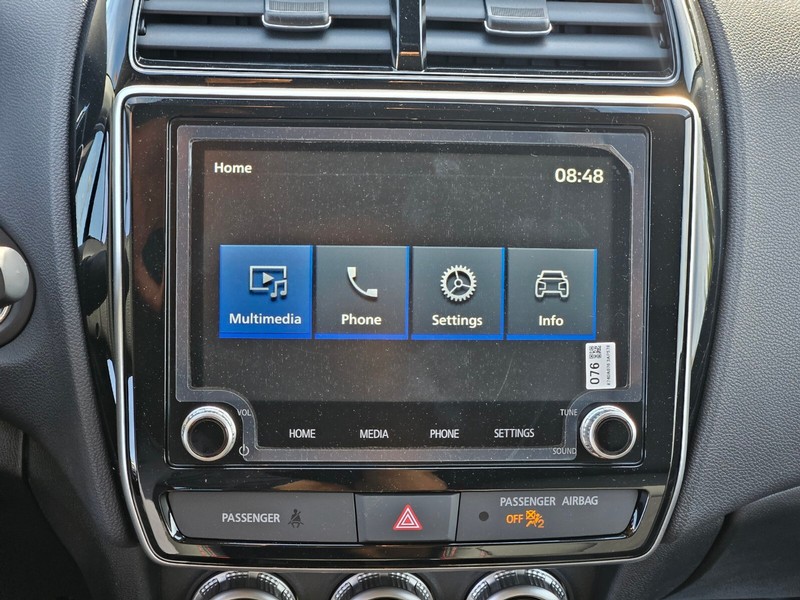 Mitsubishi Outlander Sport Vehicle Full-screen Gallery Image 18