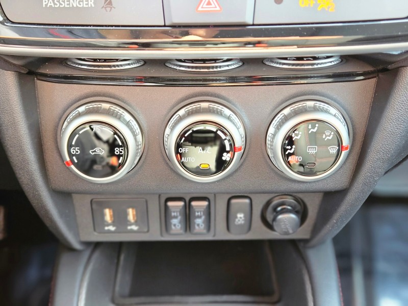 Mitsubishi Outlander Sport Vehicle Full-screen Gallery Image 20