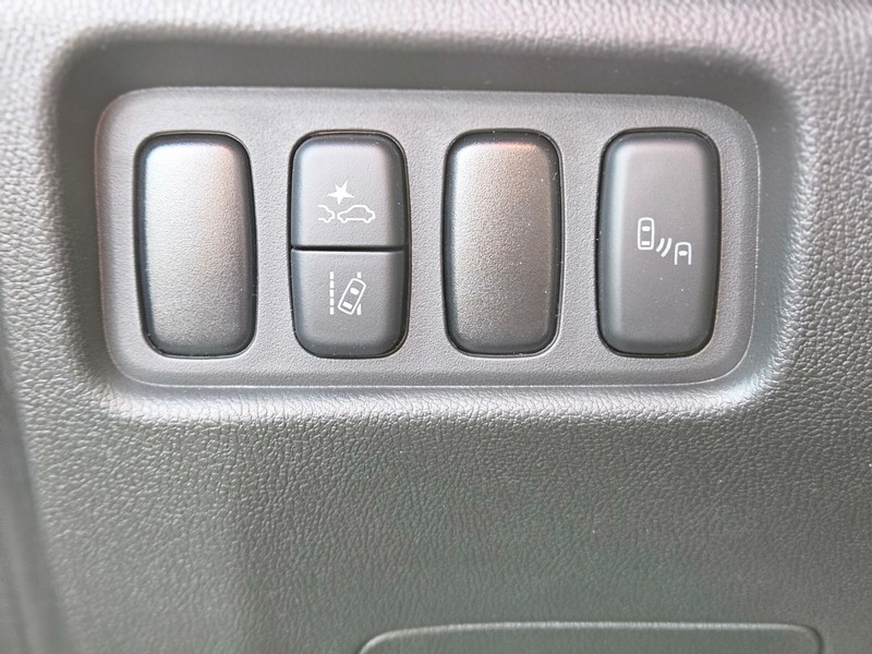 Mitsubishi Outlander Sport Vehicle Full-screen Gallery Image 22
