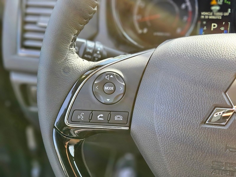 Mitsubishi Outlander Sport Vehicle Full-screen Gallery Image 25