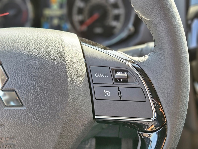 Mitsubishi Outlander Sport Vehicle Full-screen Gallery Image 26
