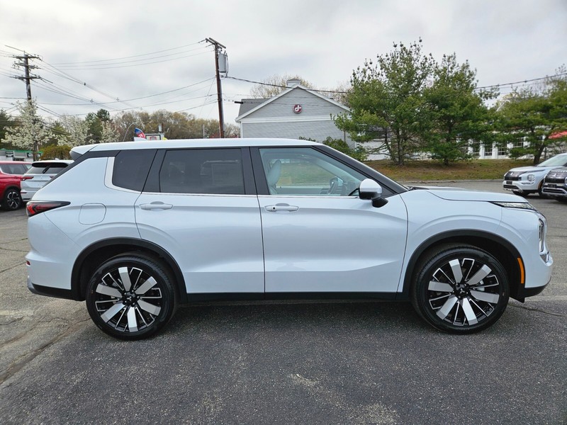 Mitsubishi Outlander Vehicle Full-screen Gallery Image 06