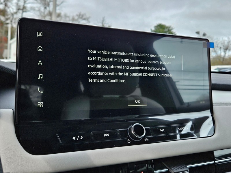 Mitsubishi Outlander Vehicle Full-screen Gallery Image 18