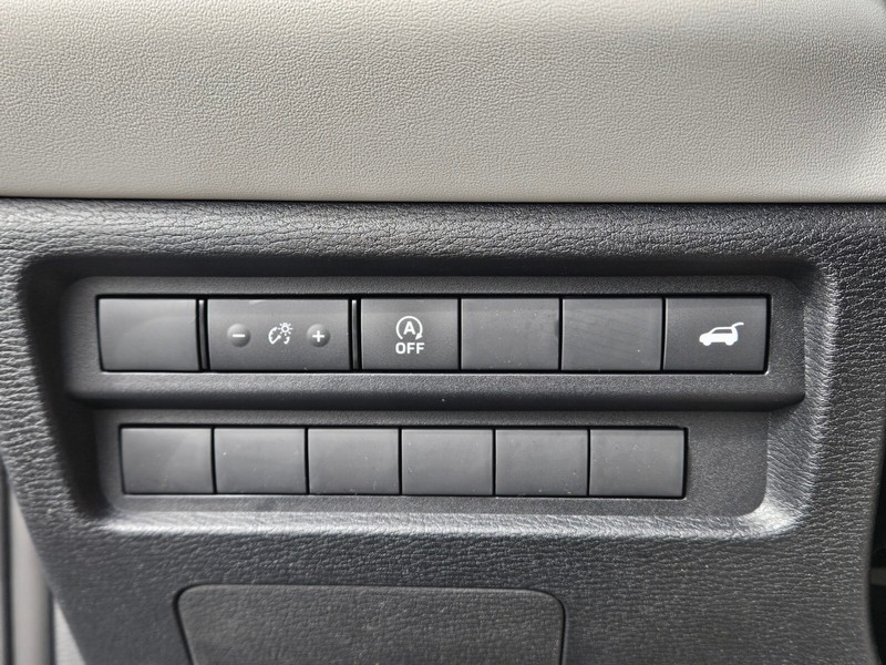 Mitsubishi Outlander Vehicle Full-screen Gallery Image 21