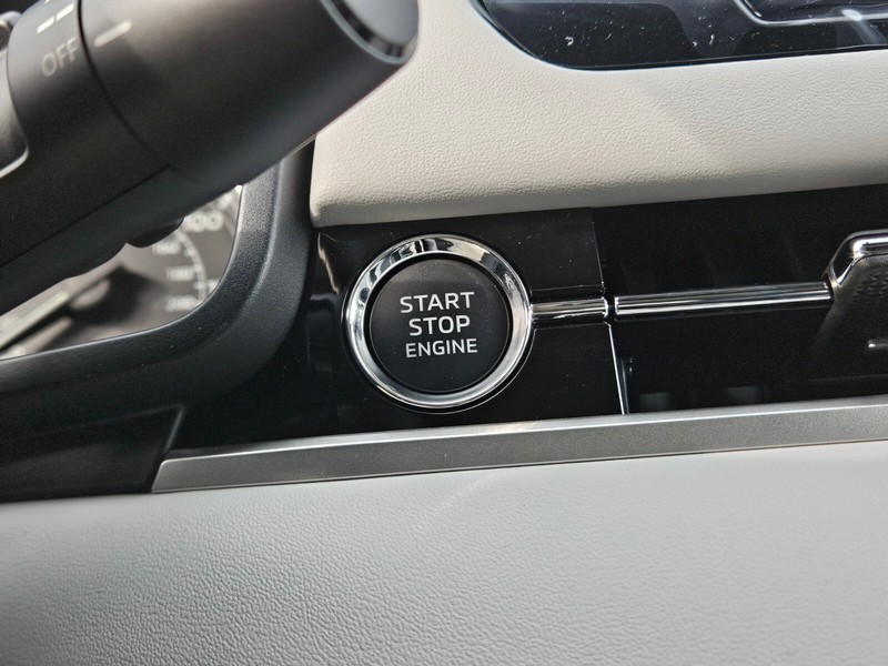 Mitsubishi Outlander Vehicle Full-screen Gallery Image 22