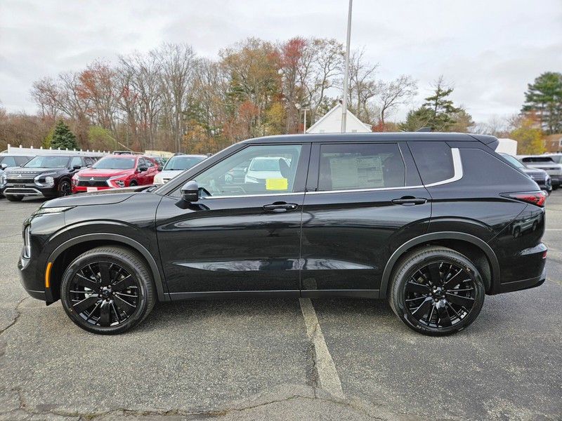 Mitsubishi Outlander Vehicle Full-screen Gallery Image 02