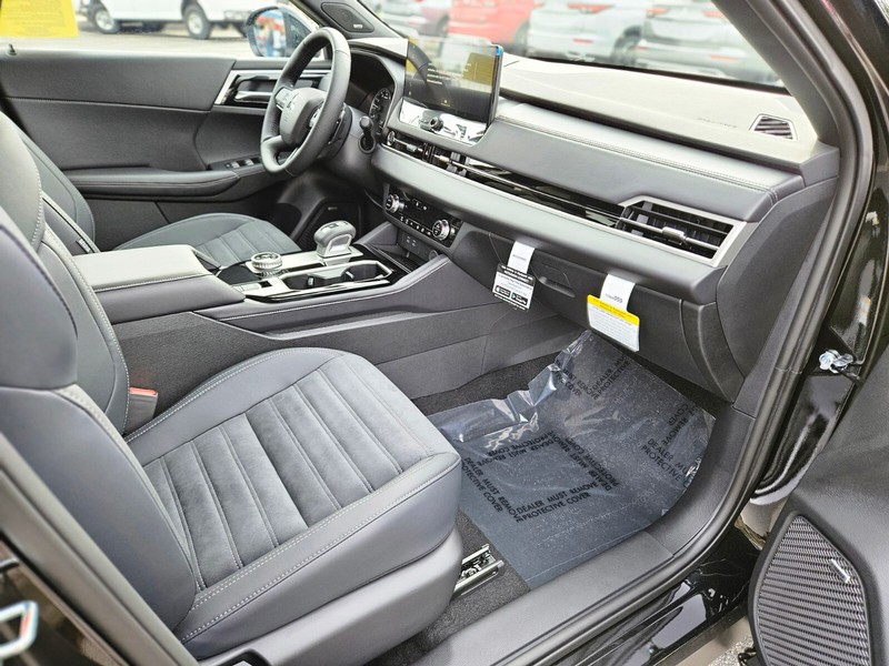 Mitsubishi Outlander Vehicle Full-screen Gallery Image 09