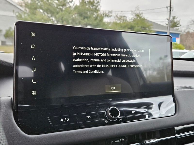Mitsubishi Outlander Vehicle Full-screen Gallery Image 18