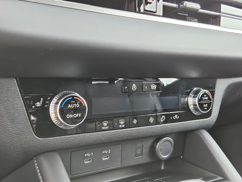 Mitsubishi Outlander Vehicle Full-screen Gallery Image 20