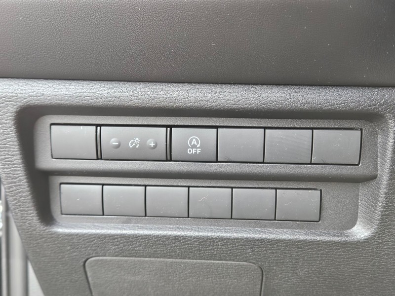 Mitsubishi Outlander Vehicle Full-screen Gallery Image 21