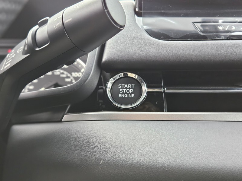 Mitsubishi Outlander Vehicle Full-screen Gallery Image 22