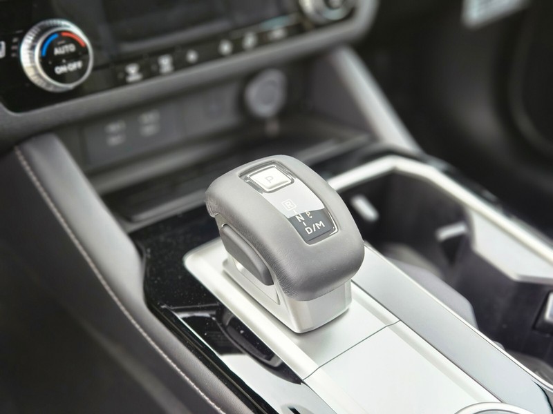 Mitsubishi Outlander Vehicle Full-screen Gallery Image 23