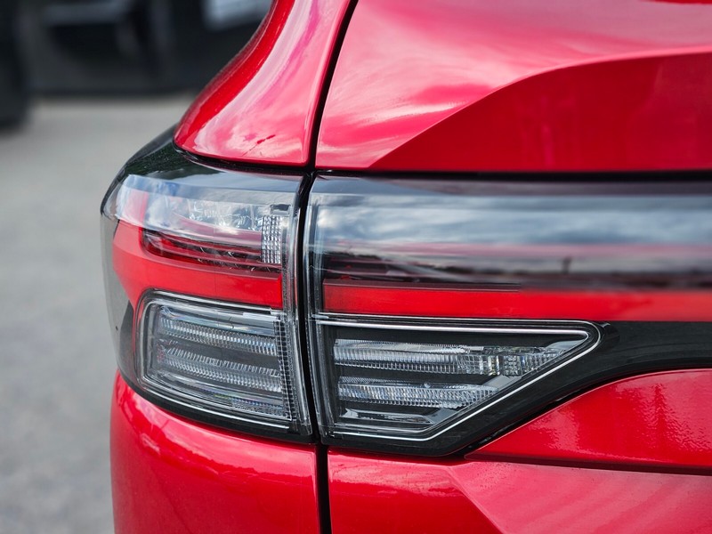 Mitsubishi Outlander Vehicle Full-screen Gallery Image 09