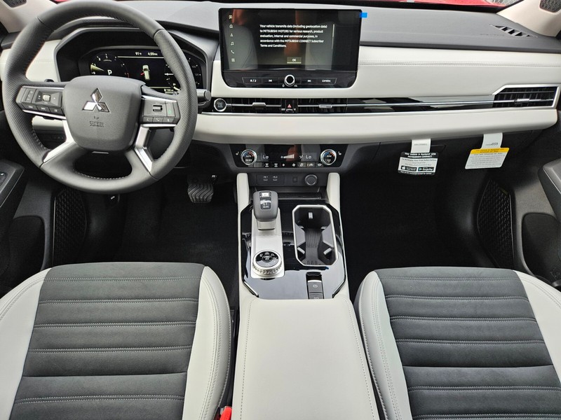 Mitsubishi Outlander Vehicle Full-screen Gallery Image 14