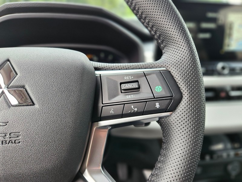 Mitsubishi Outlander Vehicle Full-screen Gallery Image 28