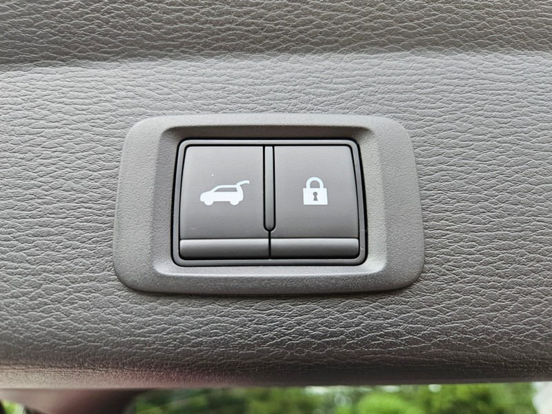 Mitsubishi Outlander Vehicle Full-screen Gallery Image 31