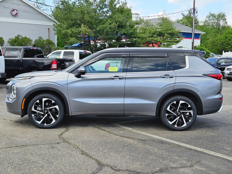 Mitsubishi Outlander Vehicle Full-screen Gallery Image 02