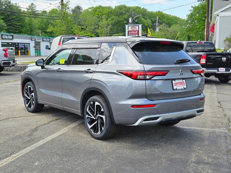 Mitsubishi Outlander Vehicle Full-screen Gallery Image 03