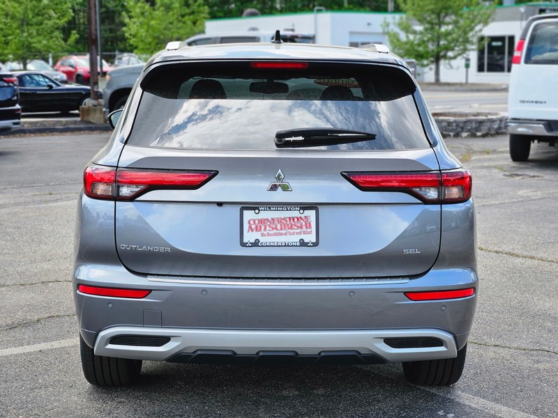 Mitsubishi Outlander Vehicle Full-screen Gallery Image 04