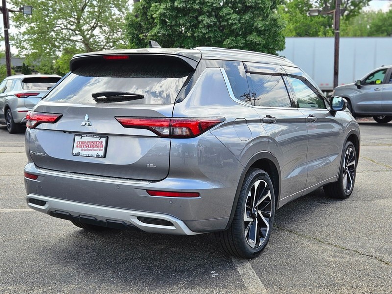Mitsubishi Outlander Vehicle Full-screen Gallery Image 05