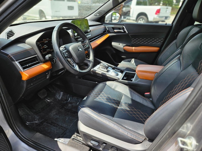 Mitsubishi Outlander Vehicle Full-screen Gallery Image 18