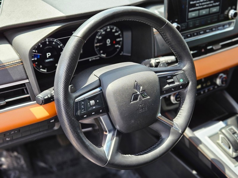 Mitsubishi Outlander Vehicle Full-screen Gallery Image 19