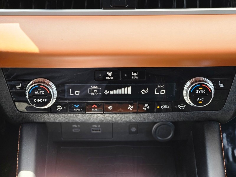 Mitsubishi Outlander Vehicle Full-screen Gallery Image 23