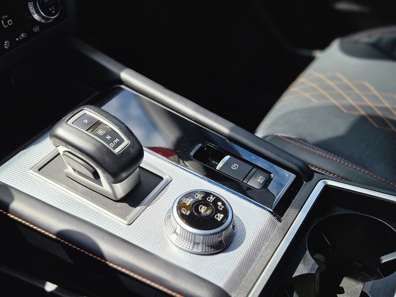 Mitsubishi Outlander Vehicle Full-screen Gallery Image 24