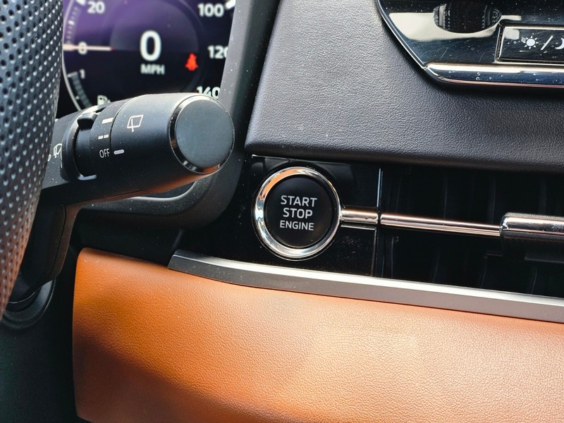 Mitsubishi Outlander Vehicle Full-screen Gallery Image 28
