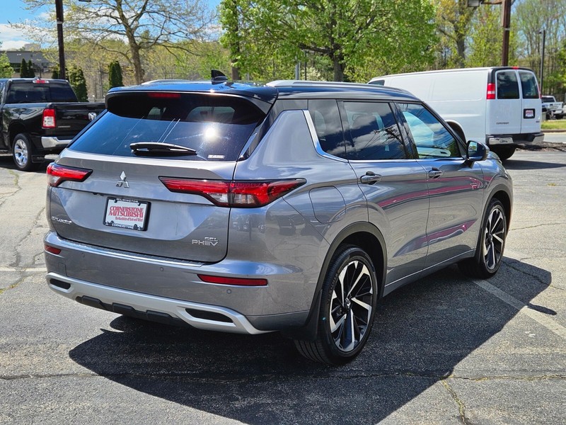 Mitsubishi Outlander PHEV Vehicle Full-screen Gallery Image 05
