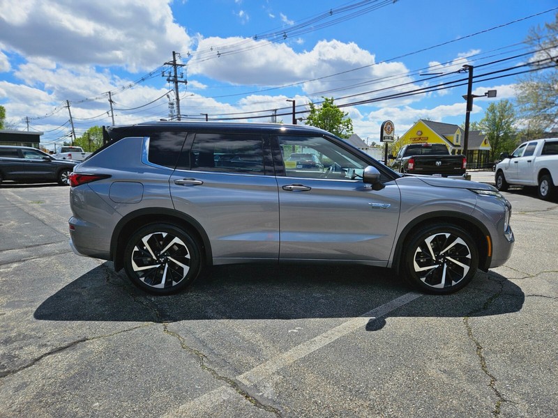 Mitsubishi Outlander PHEV Vehicle Full-screen Gallery Image 06