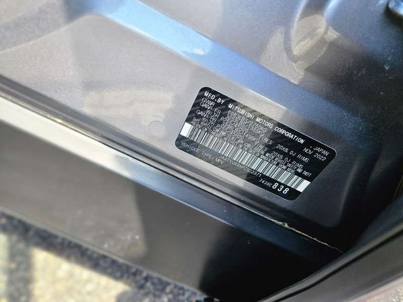 Mitsubishi Outlander PHEV Vehicle Full-screen Gallery Image 28