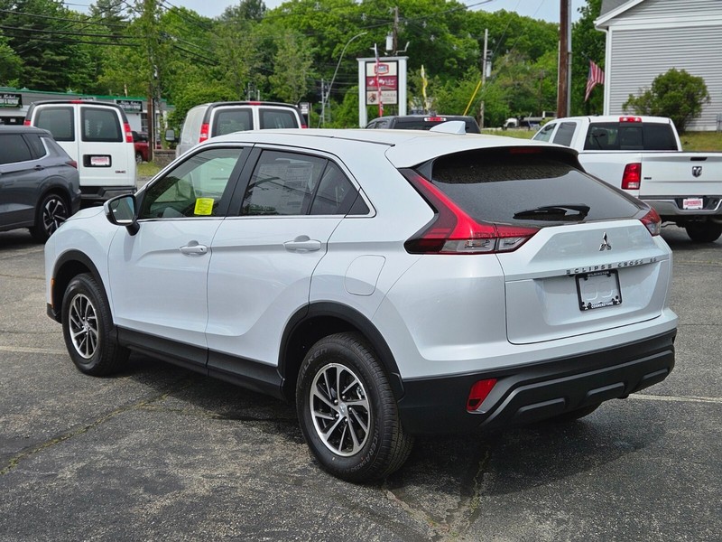 Mitsubishi Eclipse Cross Vehicle Full-screen Gallery Image 03