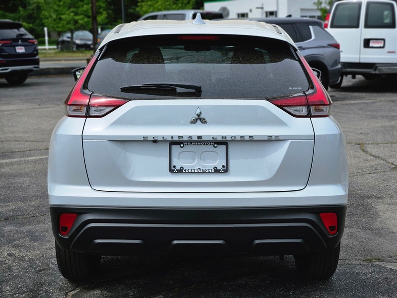 Mitsubishi Eclipse Cross Vehicle Full-screen Gallery Image 04