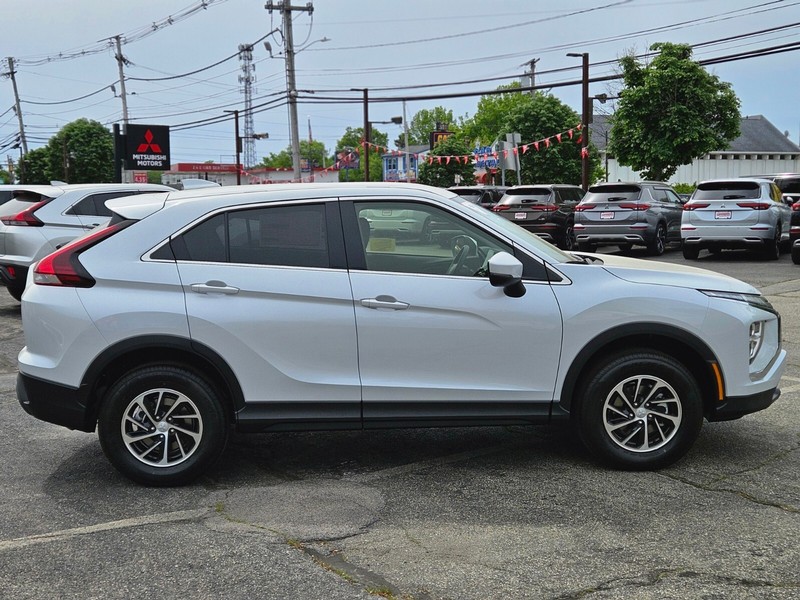 Mitsubishi Eclipse Cross Vehicle Full-screen Gallery Image 06