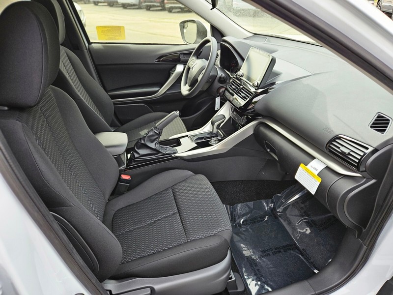 Mitsubishi Eclipse Cross Vehicle Full-screen Gallery Image 09