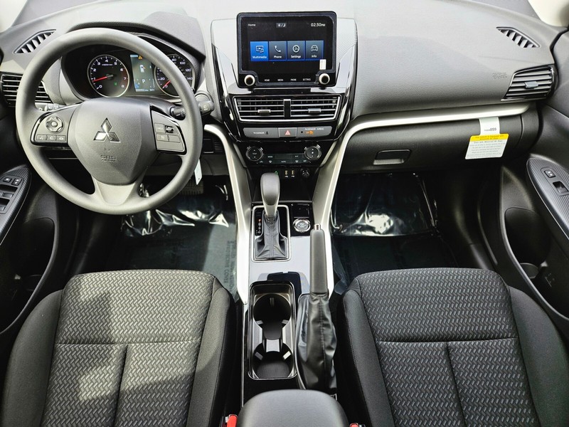 Mitsubishi Eclipse Cross Vehicle Full-screen Gallery Image 10