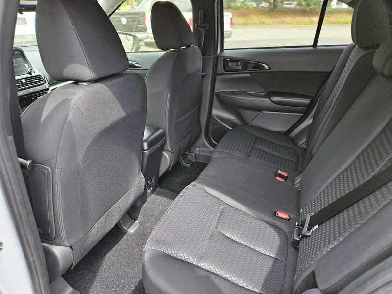 Mitsubishi Eclipse Cross Vehicle Full-screen Gallery Image 13