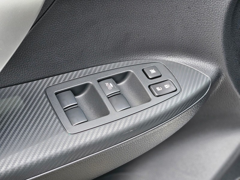 Mitsubishi Eclipse Cross Vehicle Full-screen Gallery Image 14