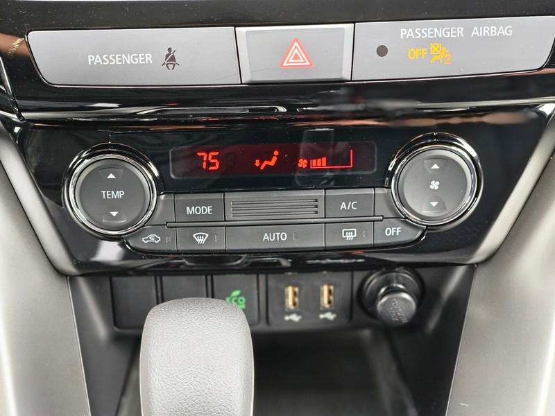 Mitsubishi Eclipse Cross Vehicle Full-screen Gallery Image 17