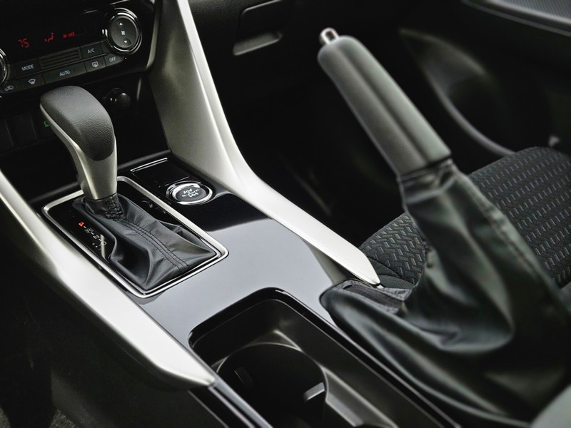 Mitsubishi Eclipse Cross Vehicle Full-screen Gallery Image 18